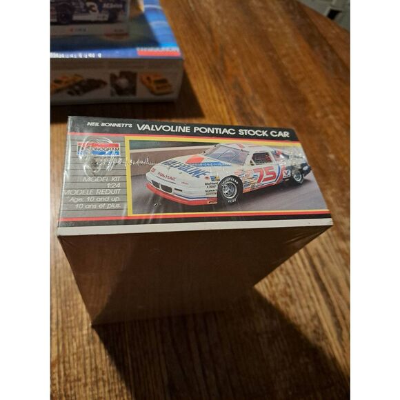 1989 Monogram Neil Bonnett Valvoline Pontiac Stock Race Car 75 NASCAR Kit Sealed - Picture 2 of 6